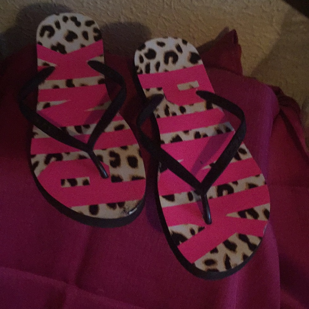 PINK Victoria’s Secret flip flops